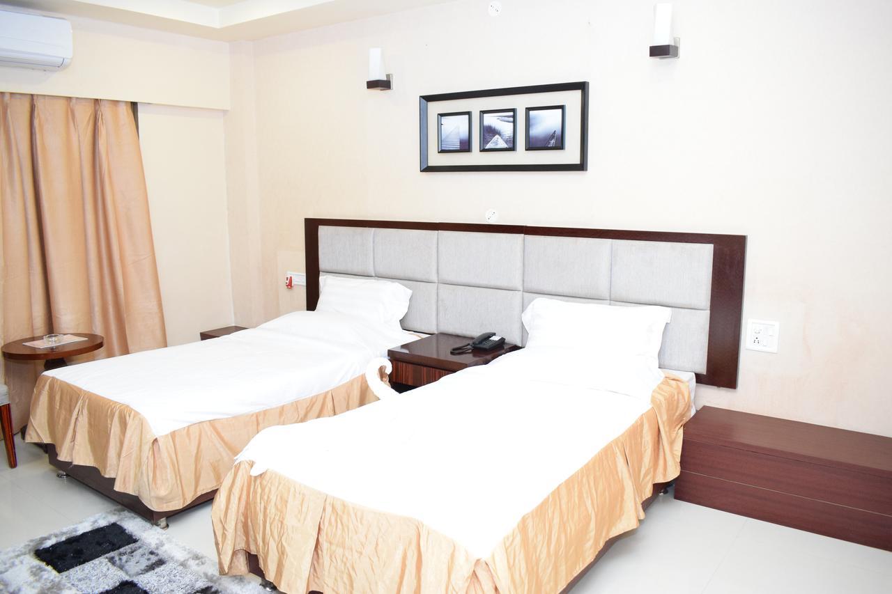 Hotel Grand Palace Jorhāt Eksteriør billede