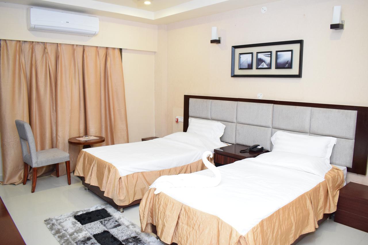 Hotel Grand Palace Jorhāt Eksteriør billede